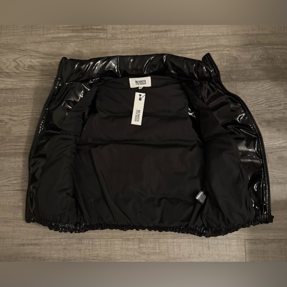 NWT BB Dakota Steve Madden Black Cloud Shine Puffer Vest Size Small - Picture 6 of 9